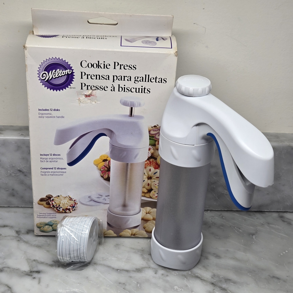 Wilton Comfort Grip COOKIE PRESS‎ 12-Discs Ergonomic Easy Squeeze Handle  Sealed